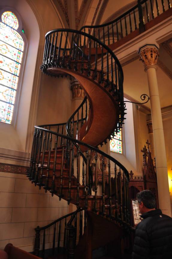 A famosa e milagrosa escada da Loreto Church, em Santa Fé, no Novo México - Estados Unidos